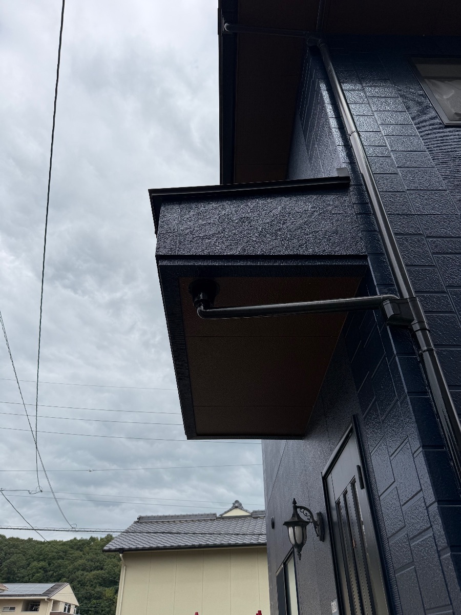 福山市新市町 アシナガバチの駆除後の外観