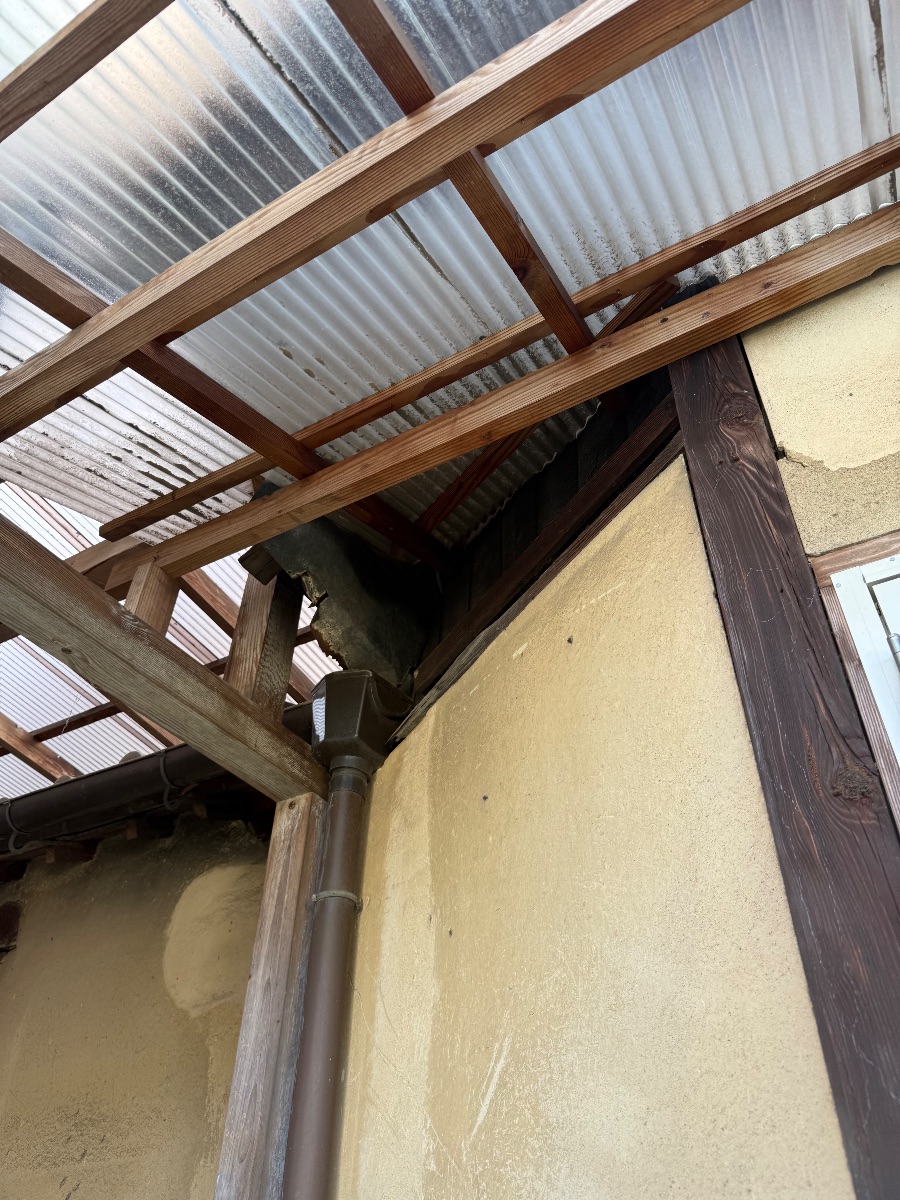 福山市新市町戸手 スズメバチ駆除後の軒下のきれいな状態