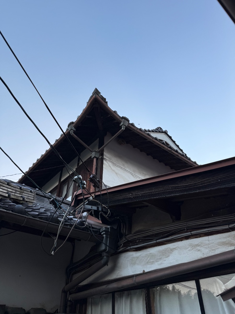 井原市 2階の軒下にスズメバチが営巣していたご自宅の外観