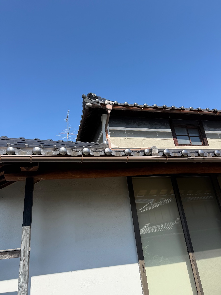 岡山県岡山市北区 駆除後のご自宅の2階軒下を見上げた全景